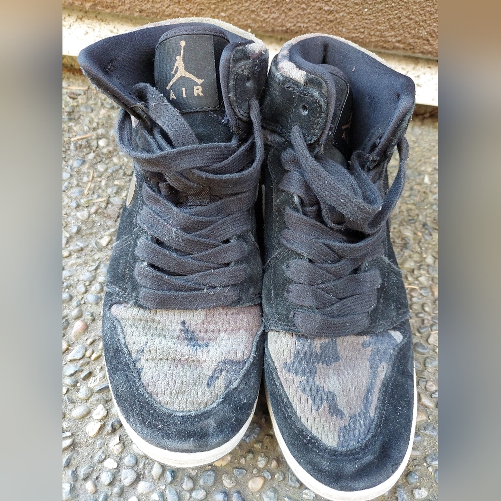 Nike Air Jordan 1 Retro High Heiress Camo Kids Athletic shoes Sneakers Size 5Y - Picture 3 of 9
